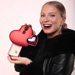 Caixa Cupido com Rosa Eterna & Colar Gravado com Nomes