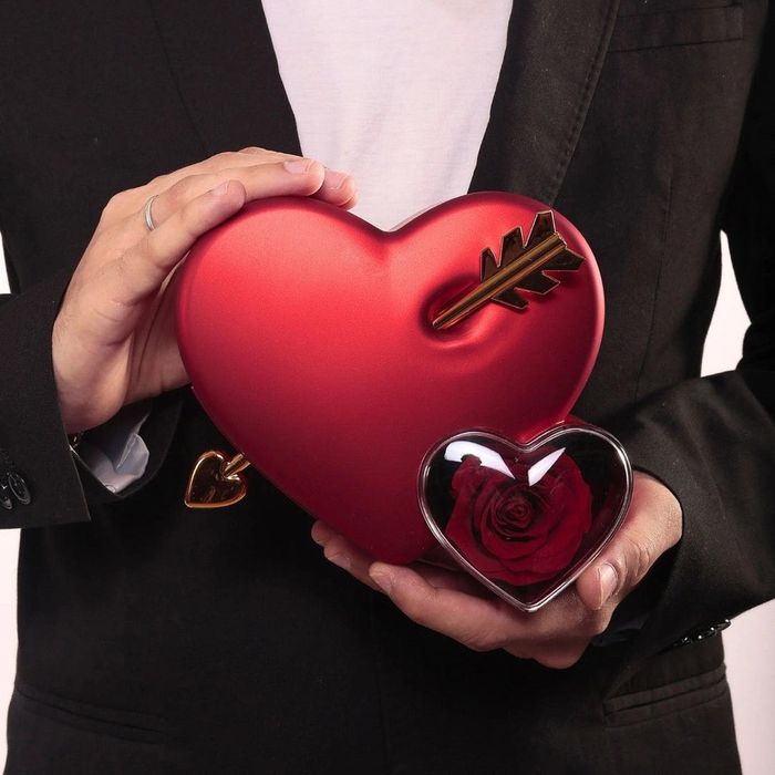 Caixa Cupido com Rosa Eterna & Colar Gravado com Nomes